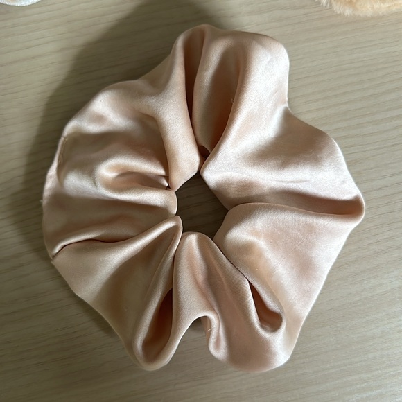 Express Scrunchie Set - Picture 3 of 8